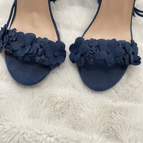 Shoe Dazzle Blue Flower Lace Up Boho Block Heels Size 8.5 - Picture 3 of 11